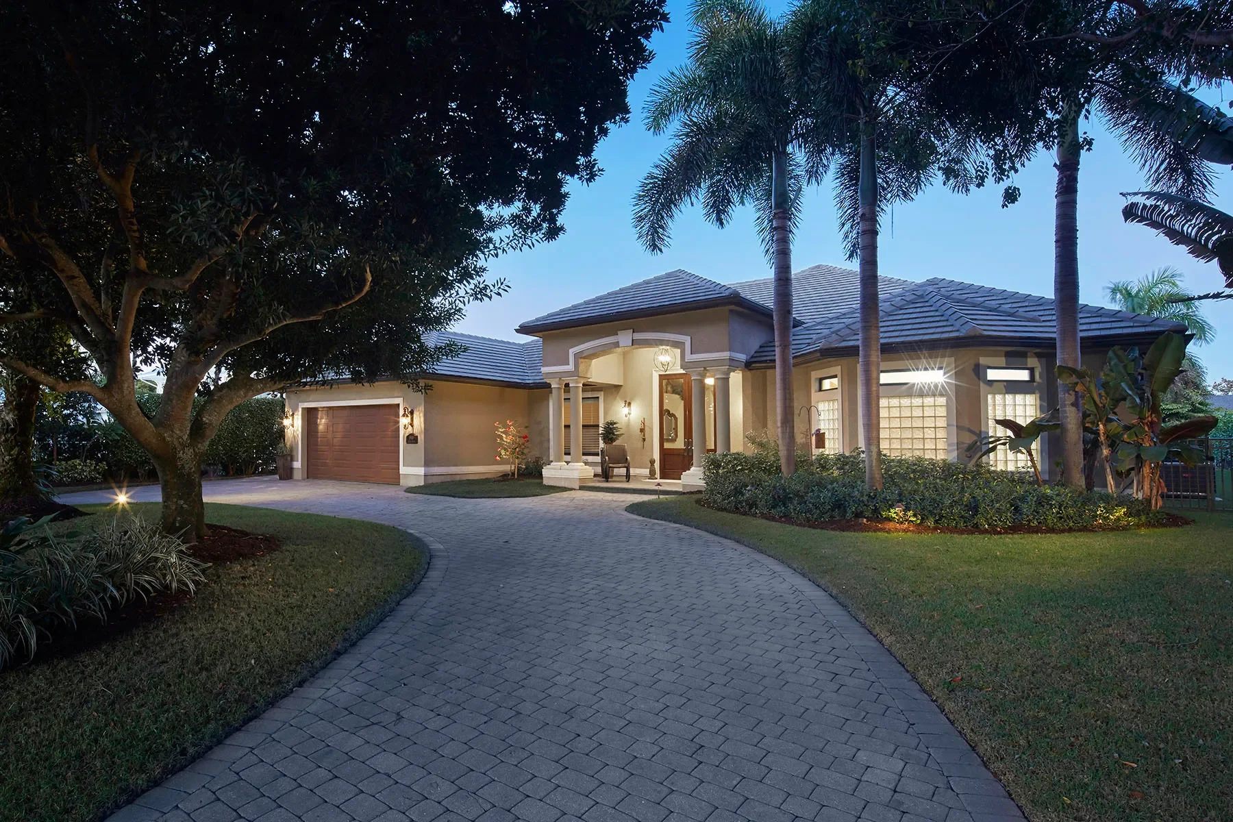 Exterior photo 2