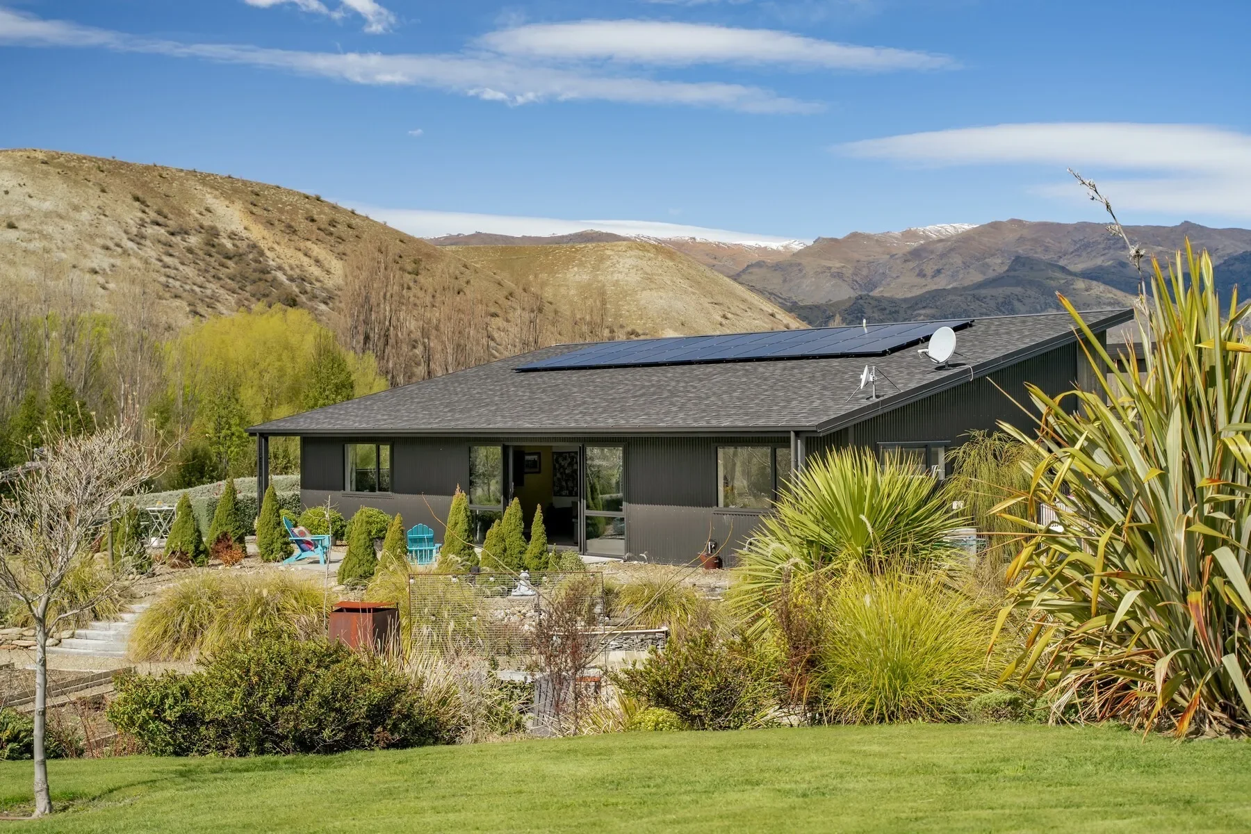 Exterior photo 5