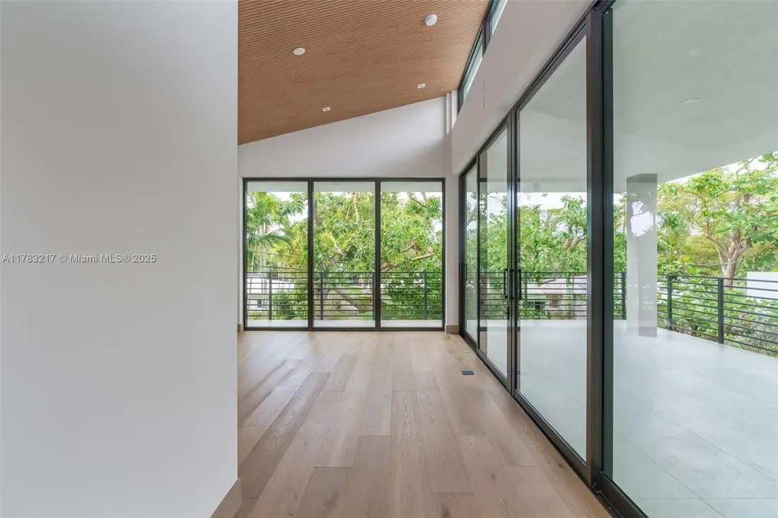 Gallery photo 11