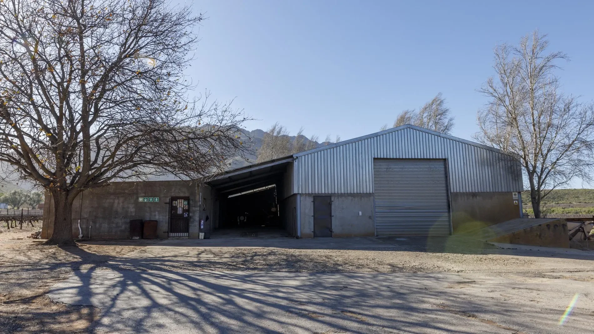 Exterior photo 6
