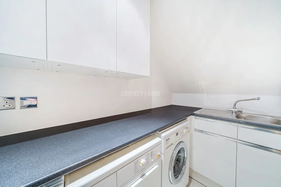 Aspen Court, Holders Hill Road, London, England, United Kingdom. - Photo 16