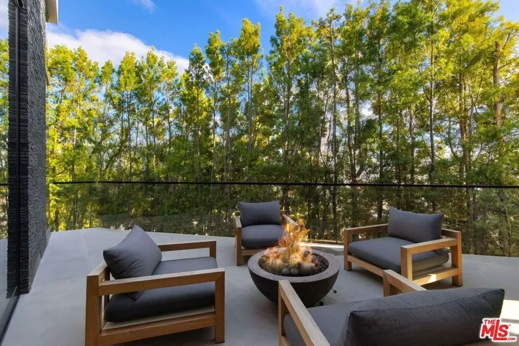 1317 Londonderry Place, Los Angeles, California, United States. - Photo 17