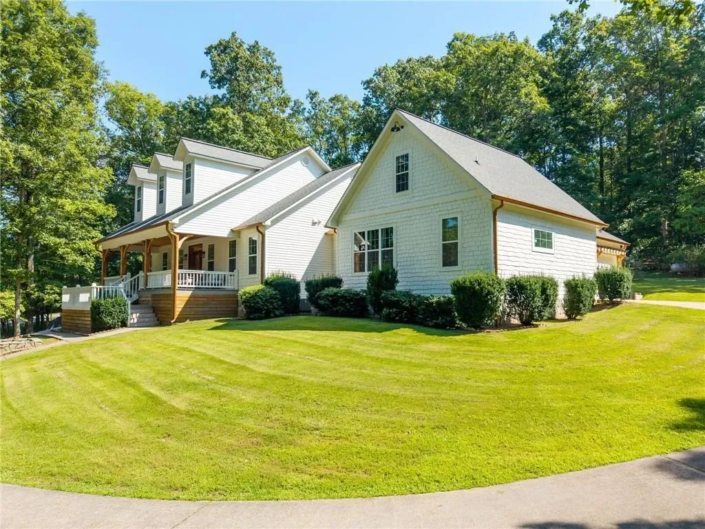 211 W Oakcrest Drive, Blue Ridge, Georgia, United States. - Photo 1