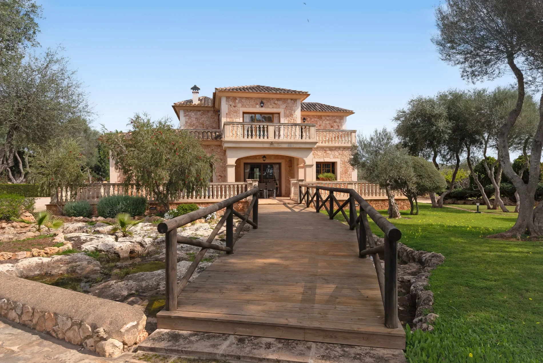 Exterior photo 12