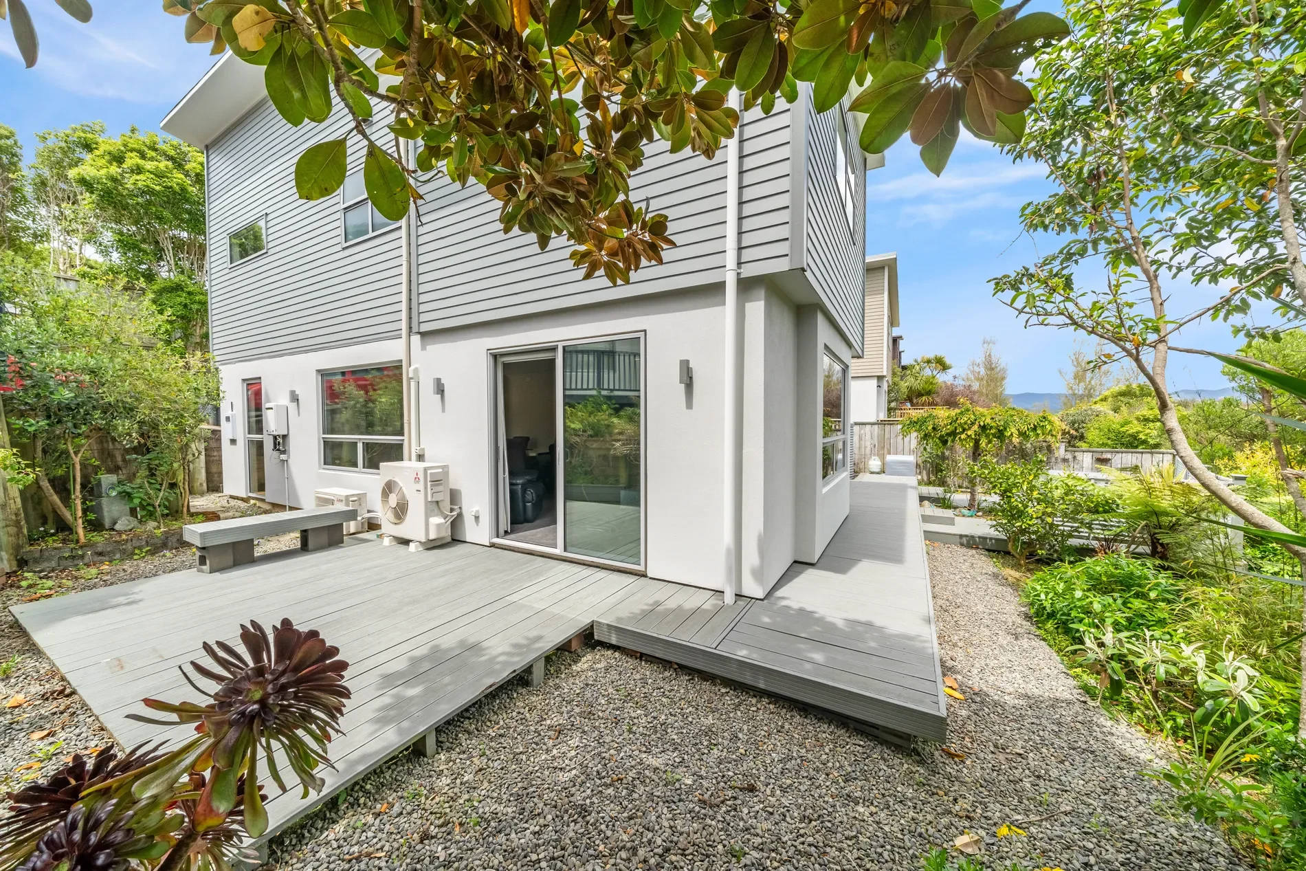 Exterior photo 4
