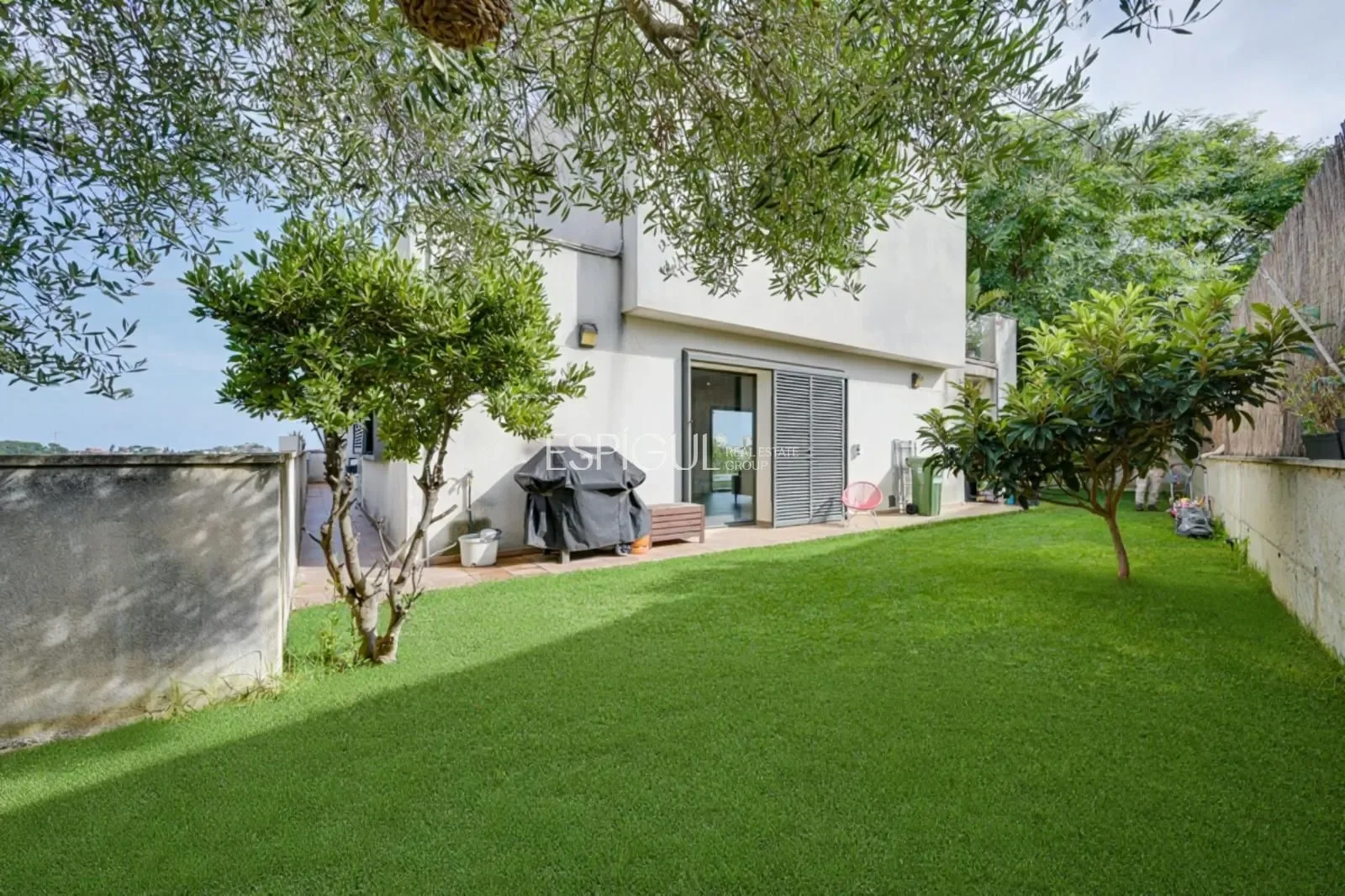 Exterior photo 10