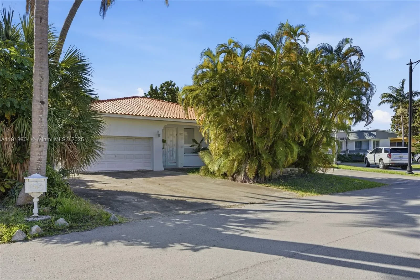 272 191st Ter, Golden Beach, Florida, United States. - Photo 5