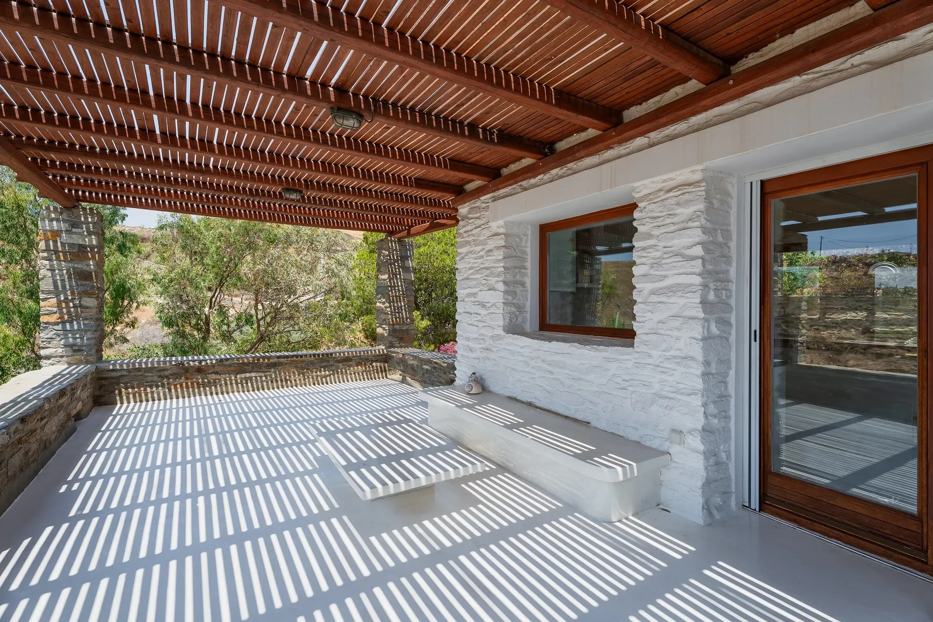 Exterior photo 3