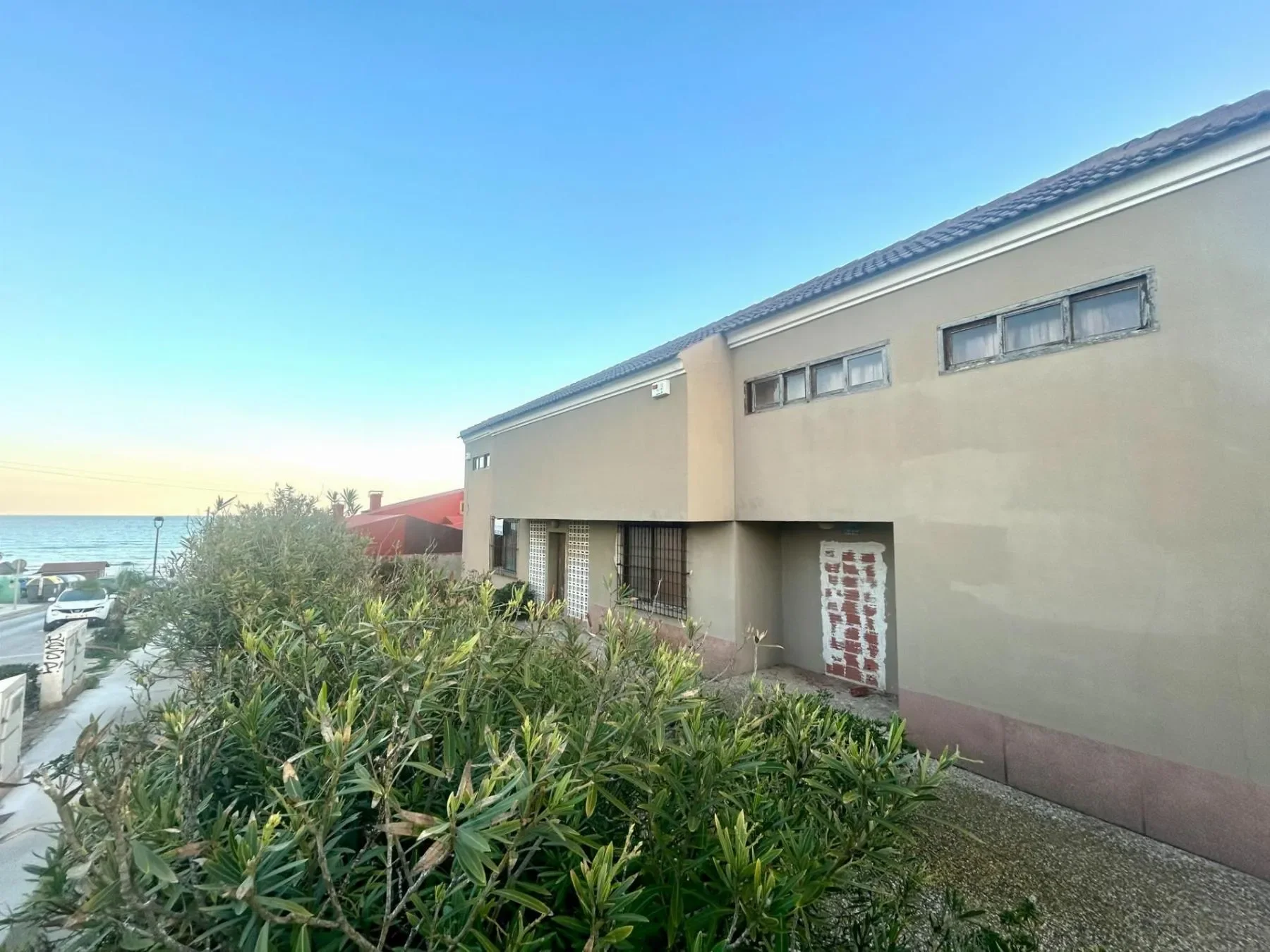 Exterior photo 2
