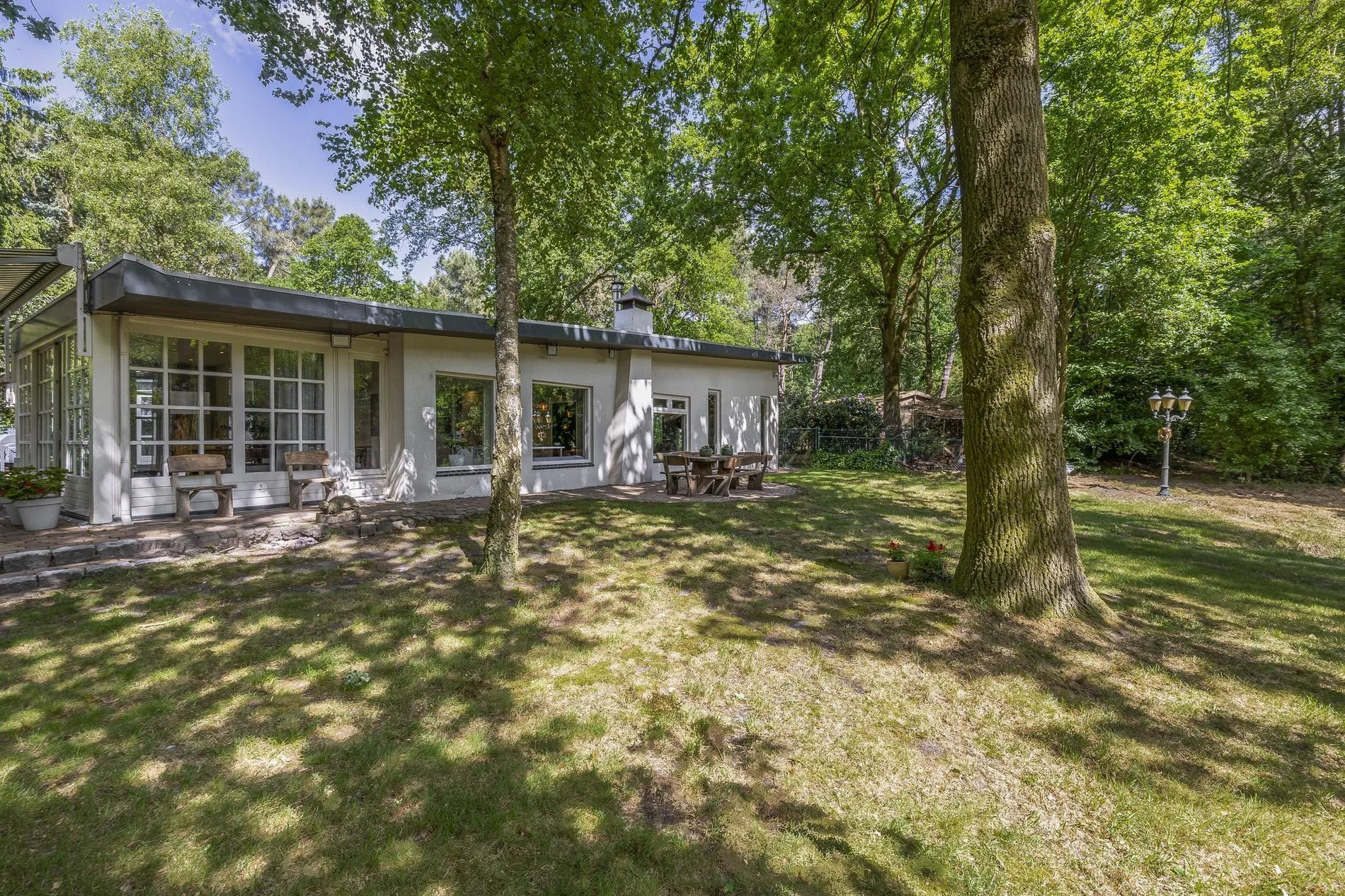 Exterior photo 4