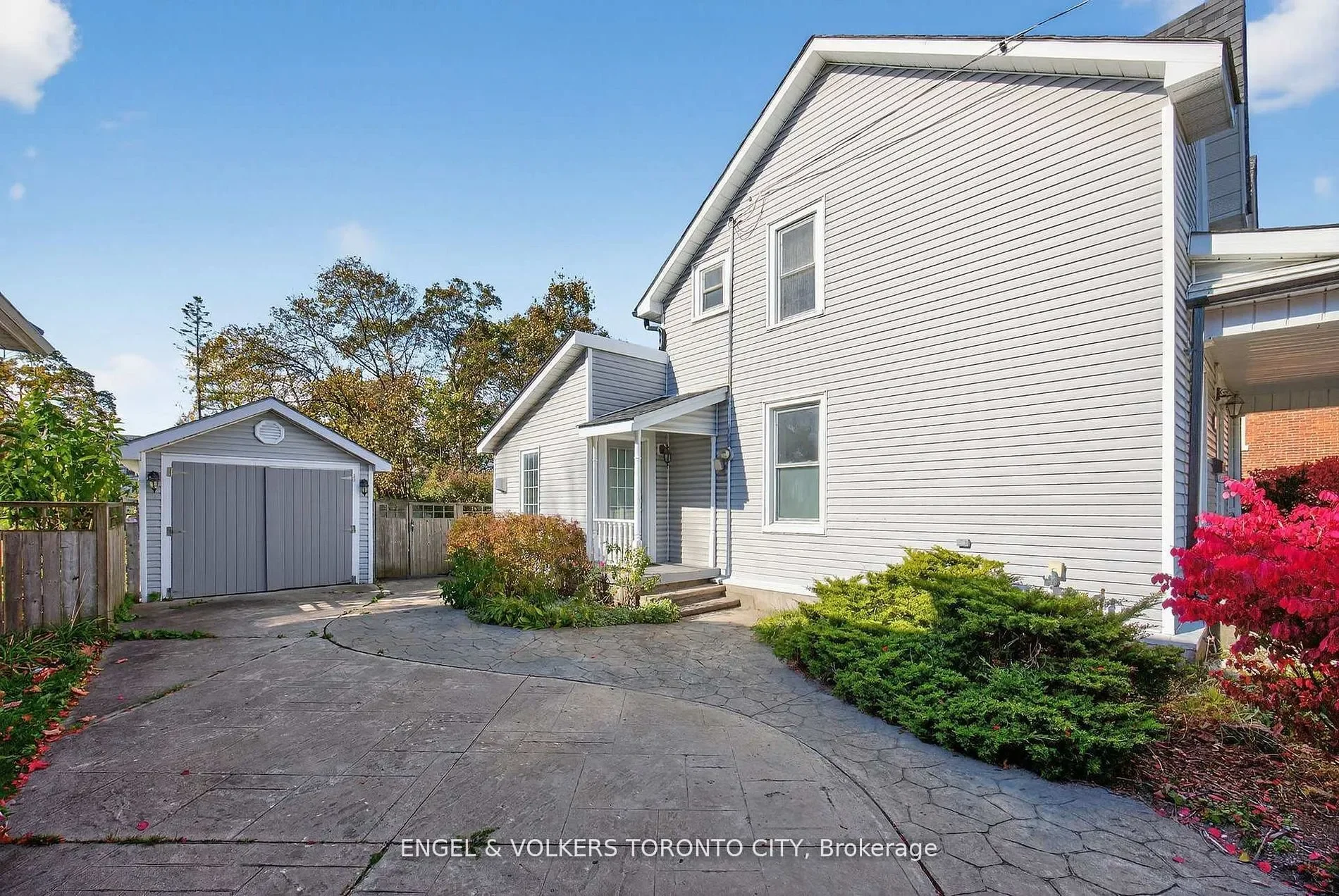 Exterior photo 4