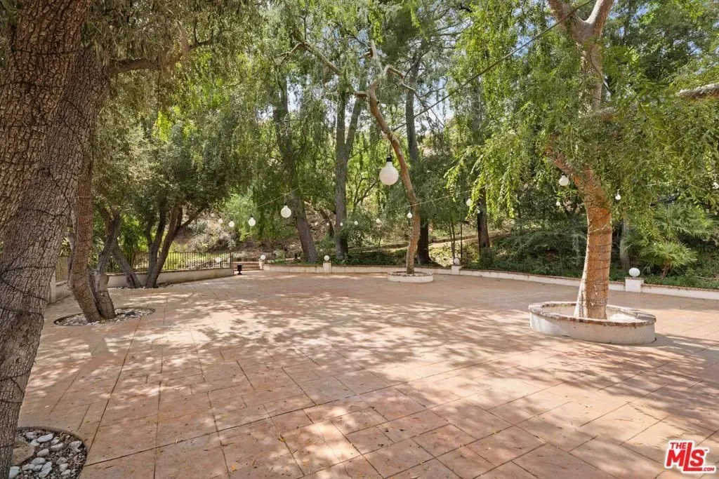 9145 La Tuna Canyon Road, Los Angeles, California, United States. - Photo 5
