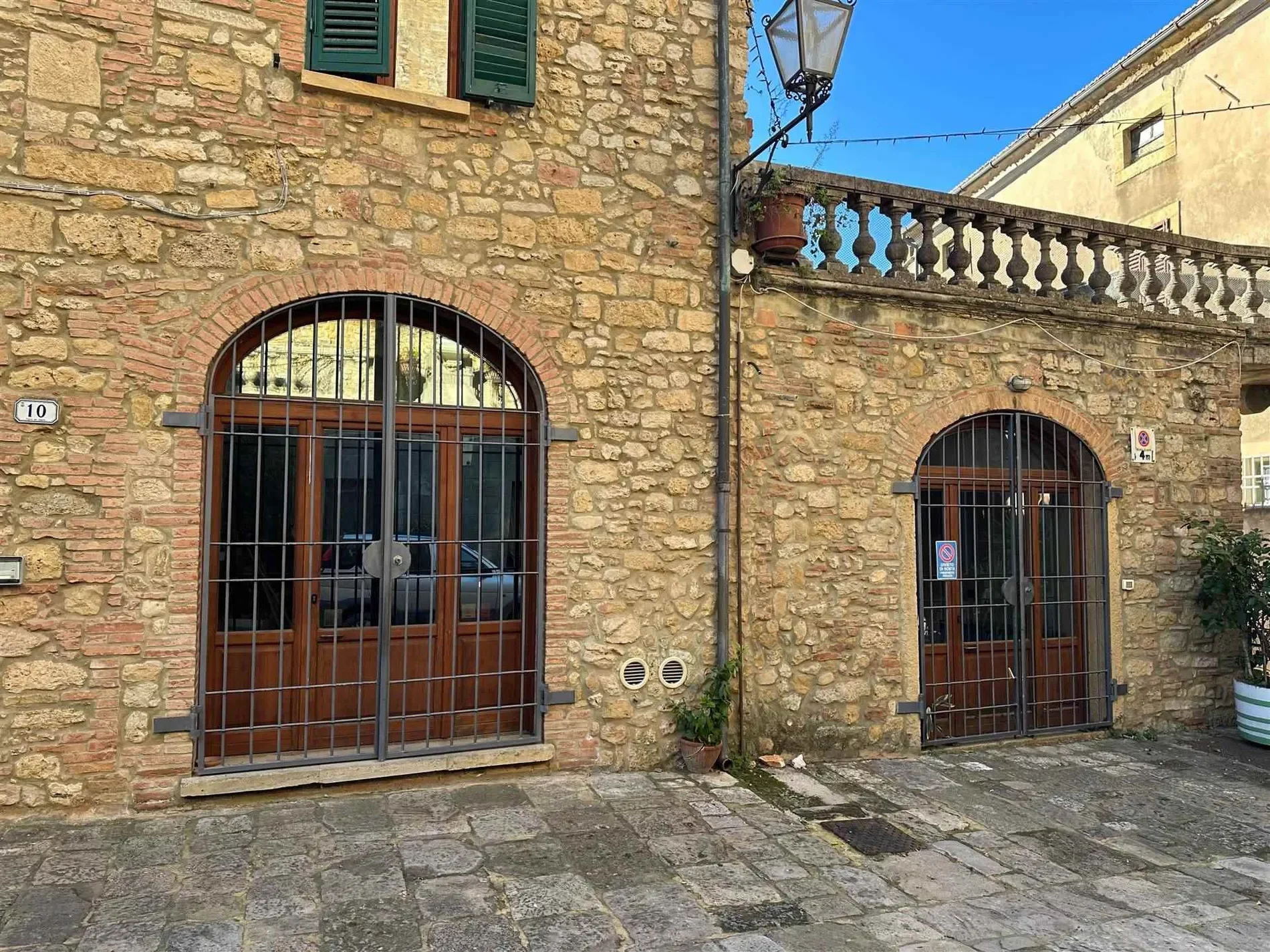 Exterior photo 7