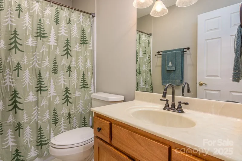 100 Bayberry Way, Hendersonville, NC 28739, Laurel Park, North Carolina, United States. - Photo 9