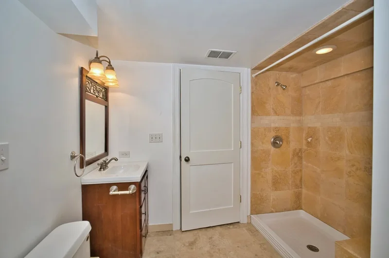 6835 Lavergne Avenue, Skokie, IL 60077, Skokie, Illinois, United States. - Photo 26