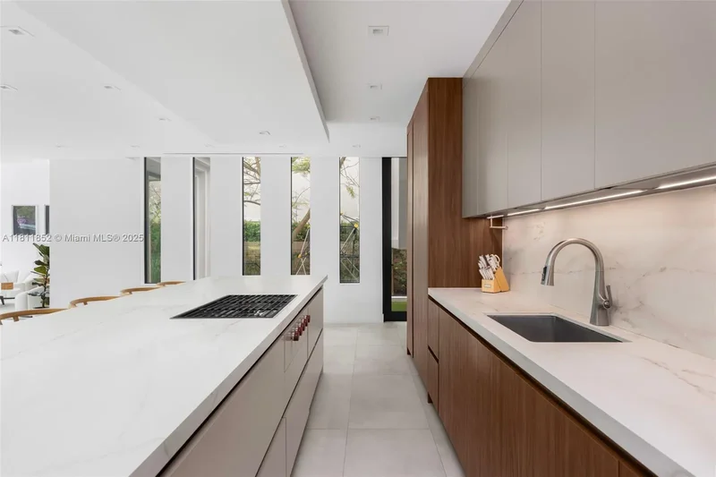 5630 Pine Tree Dr, Miami Beach, Florida, United States. - Photo 19