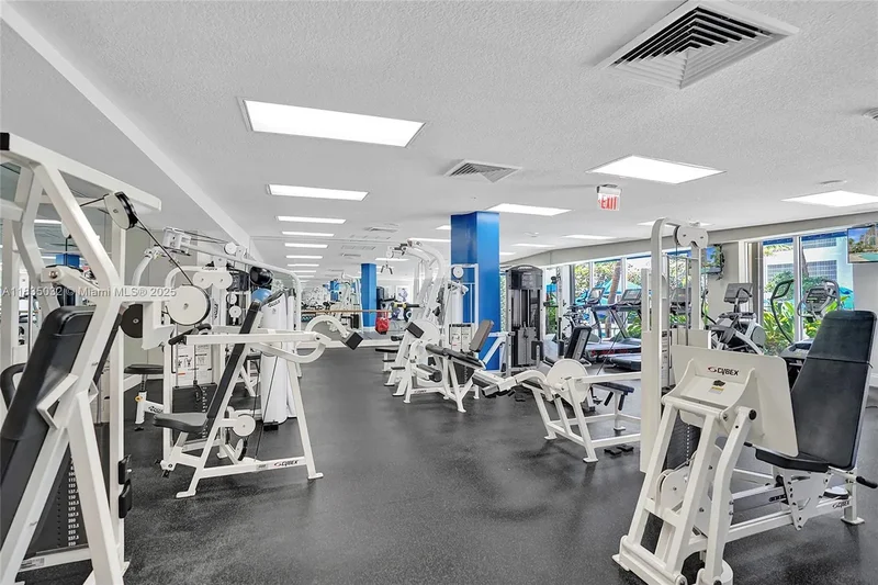6051 N Ocean Dr 404, Hollywood, Florida, United States. - Photo 37