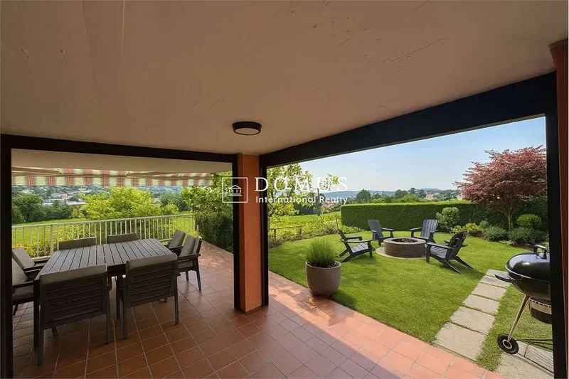 Villa with Pool, to renovate, with great potential