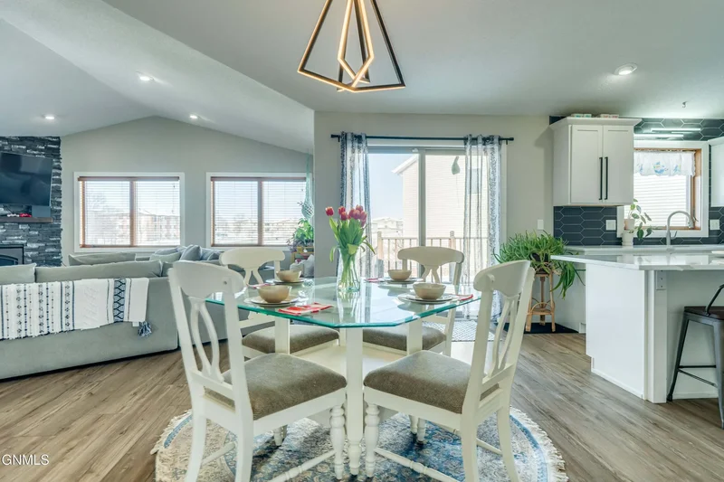 1901 Oregon Drive, Bismarck, ND 58503, Bismarck, North Dakota, United States. - Photo 15
