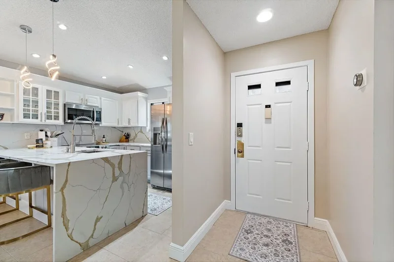 212 Club Drive , Palm Beach Gardens, FL 33418, Palm Beach Gardens, Florida, United States. - Photo 2