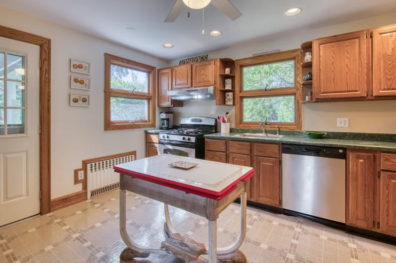 385 Cottage Place, Southold, NY 11971, Southold, New York, United States. - Photo 2