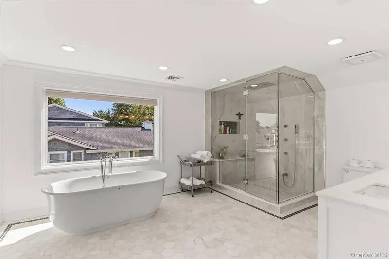 173 Tahlulah Lane, West Islip, New York, United States. - Photo 10