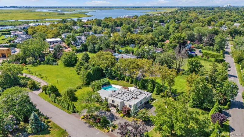 10 Macy Drive, Hewlett, New York, United States. - Photo 27