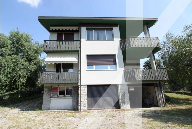 Semi-Detached Villa with Large Garden