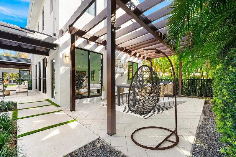 638 Escobar Ave, Coral Gables, FL 33134, Coral Gables, Florida, United States. - Photo 28