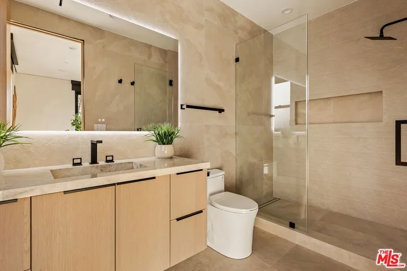 4528 Matilija Avenue, Los Angeles, California, United States. - Photo 28