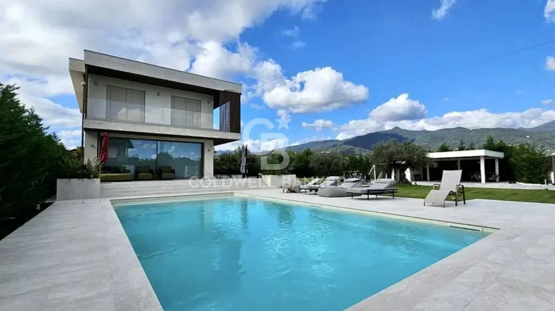 Villa in vendita a Forte dei Marmi, Vittoria Apuana
