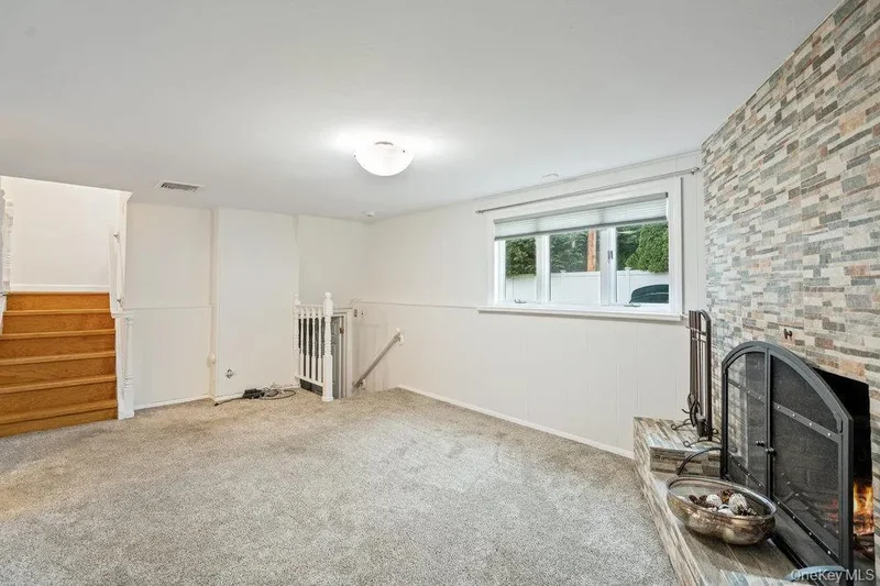 15 Morris Drive, Syosset, New York, United States. - Photo 18