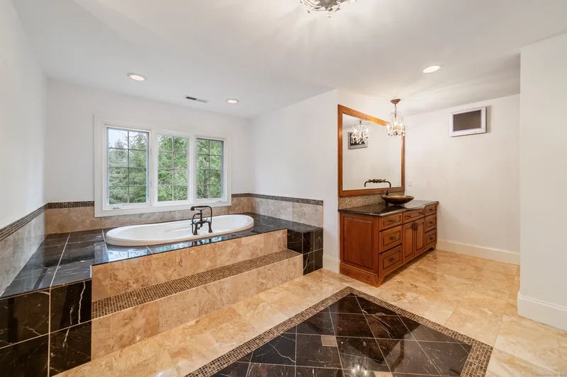 4 Wentworth Drive, Newtown, Connecticut, United States. - Photo 16