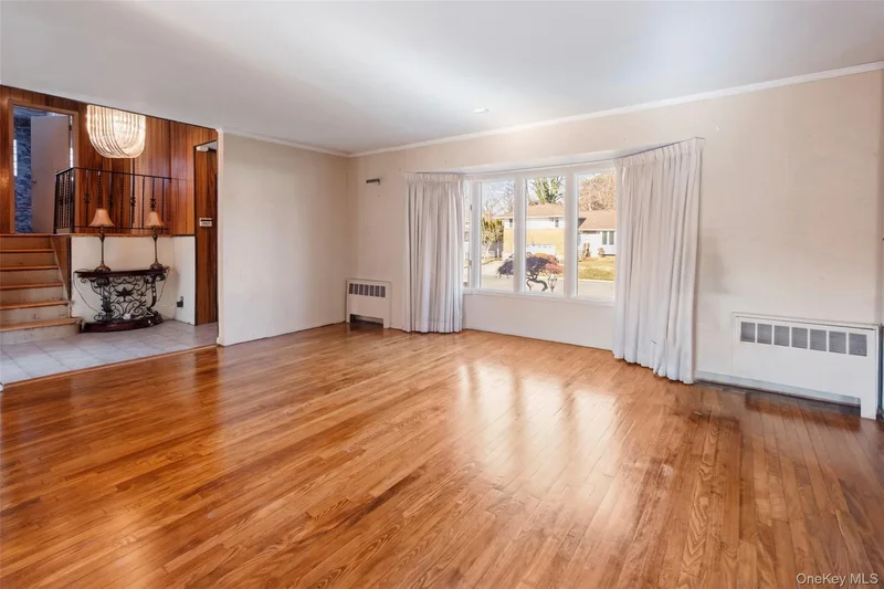 19 Birchwood Park Drive, Syosset, New York, United States. - Photo 21