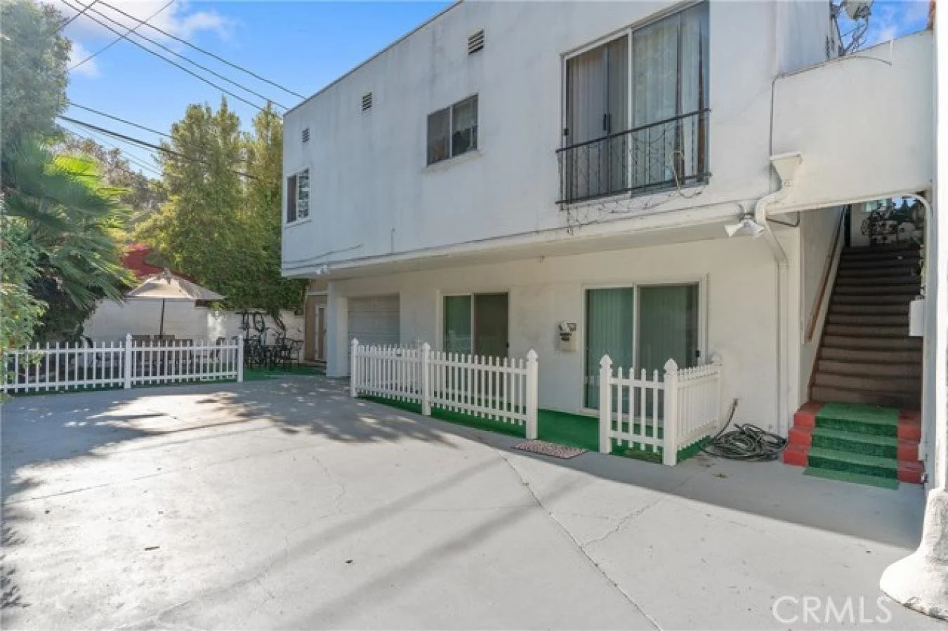 Exterior photo 4