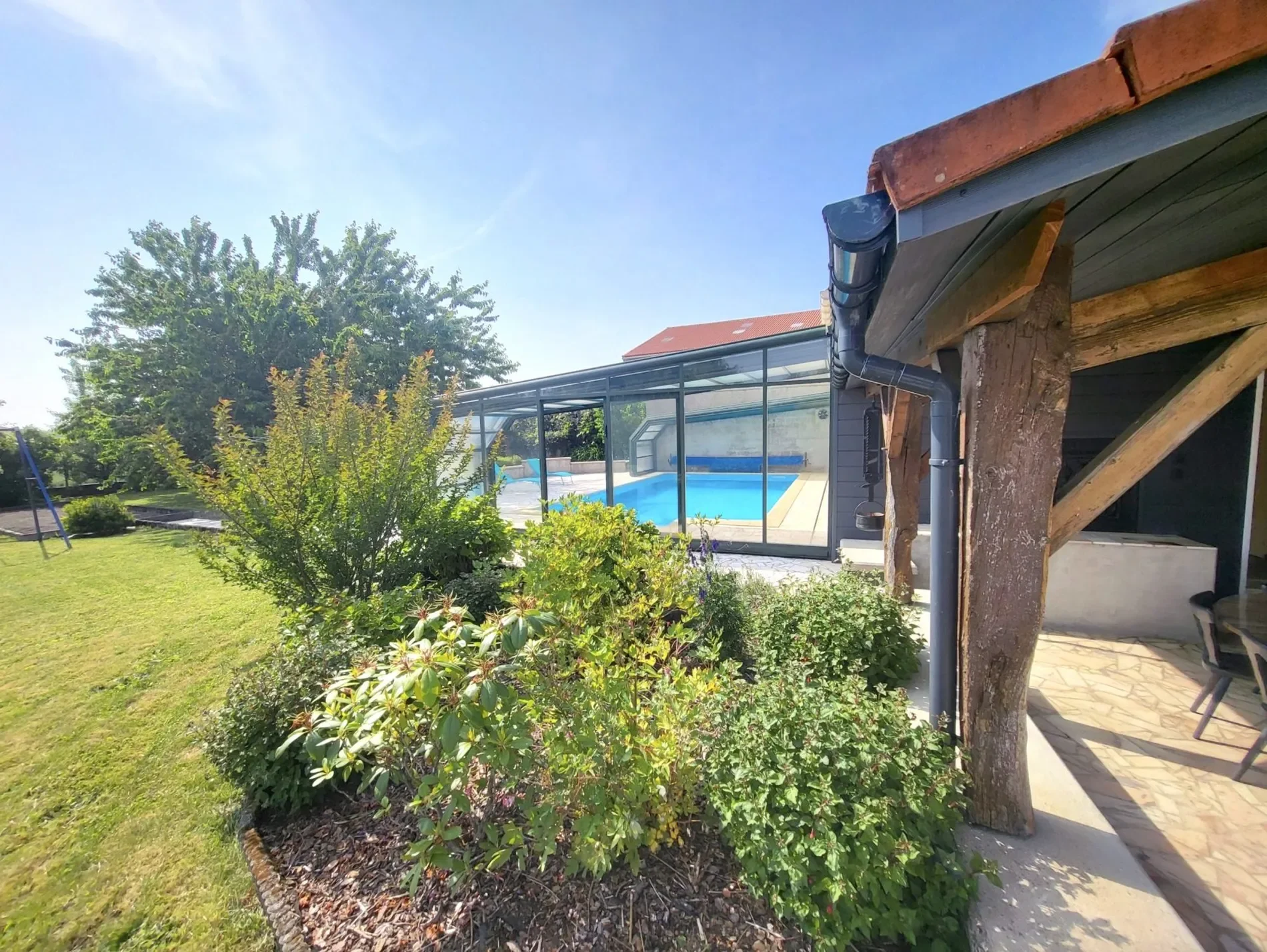 Exterior photo 4