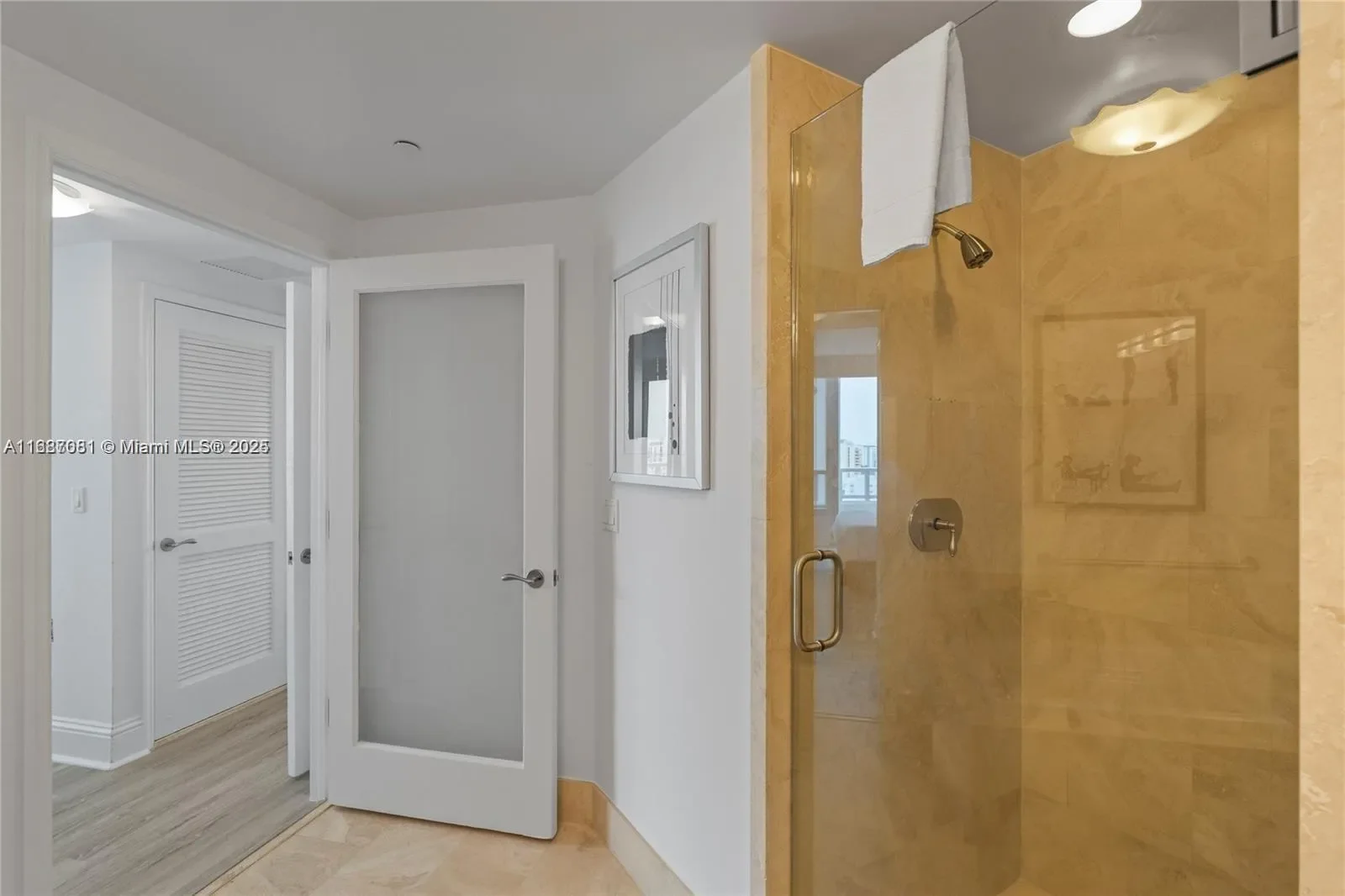 4401 COLLINS AV 1214, Miami Beach, Florida, United States. - Photo 24