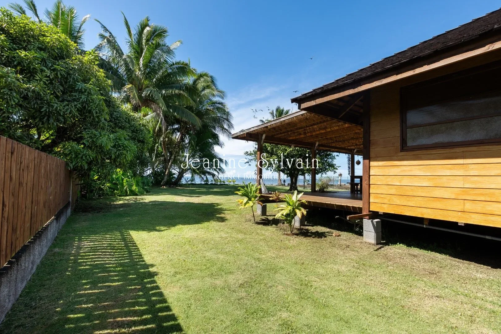 Exterior photo 9
