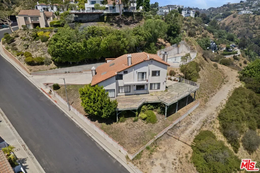 1842 N Crescent Heights Boulevard, Los Angeles, California, United States. - Photo 24