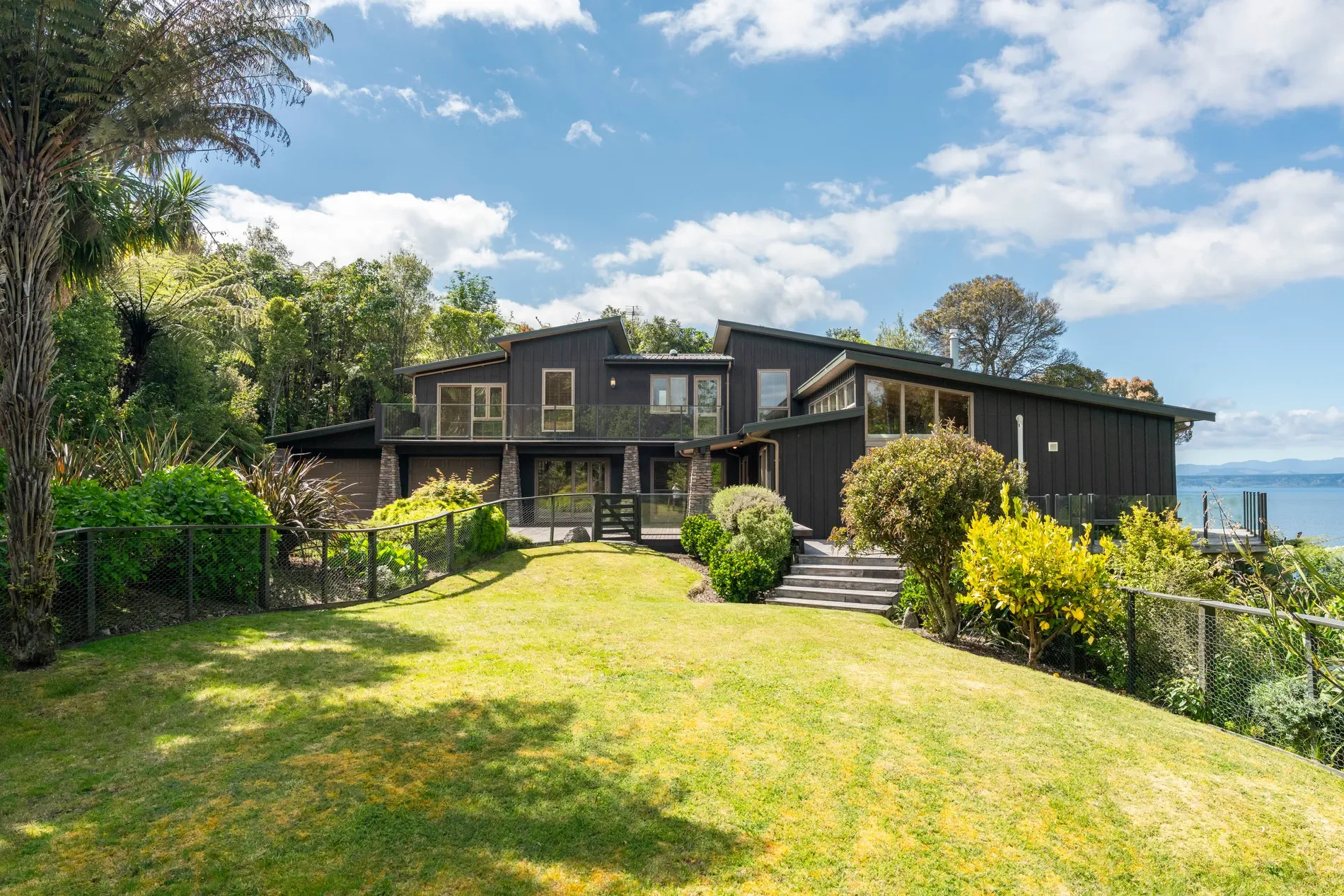 Exterior photo 8