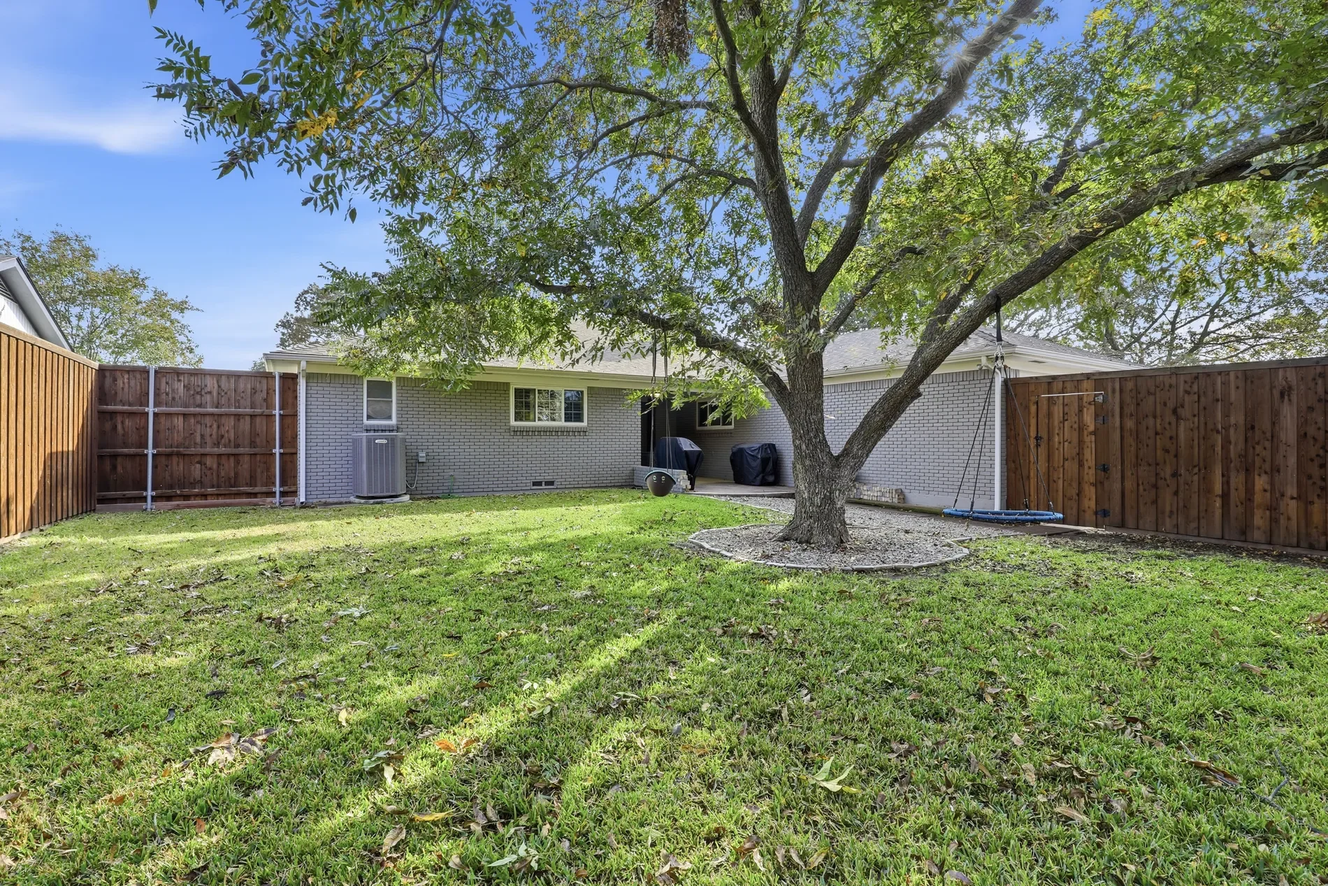 Exterior photo 4