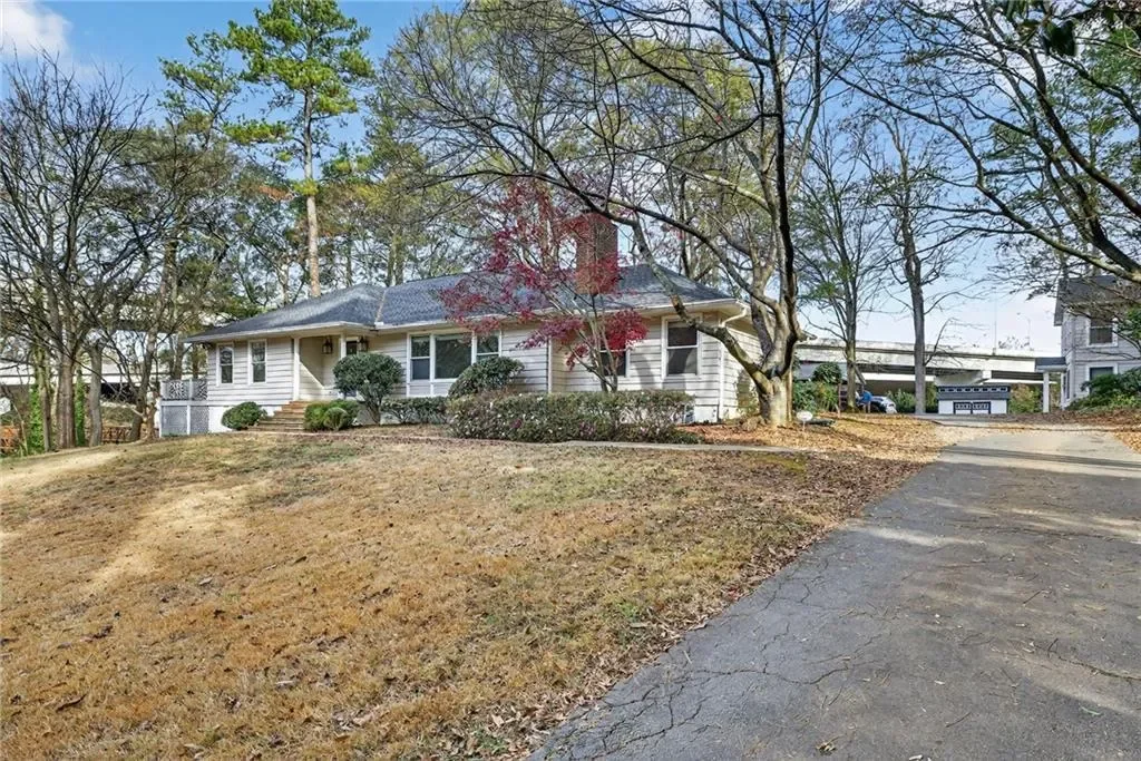 Exterior photo 4