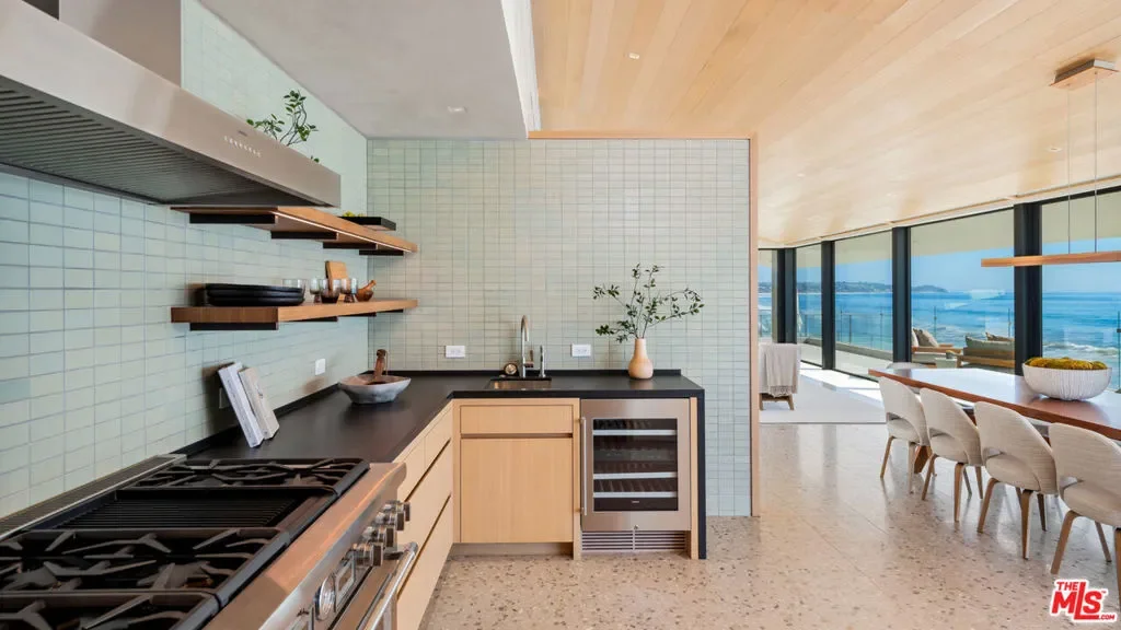31388 Broad Beach Road, Malibu, California, United States. - Photo 2