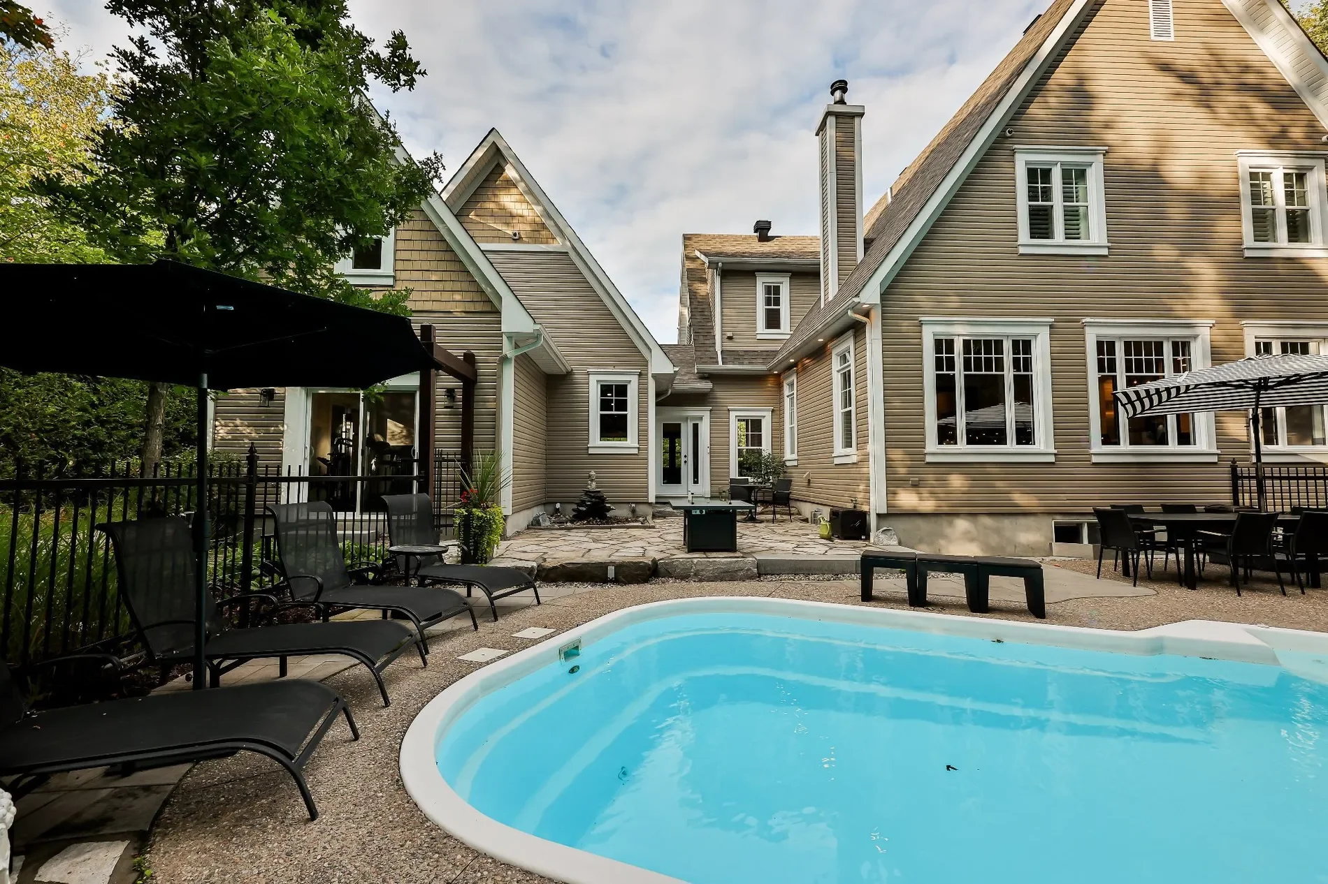 Exterior photo 12