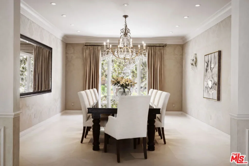 1160 Chantilly Road, Los Angeles, California, United States. - Photo 2