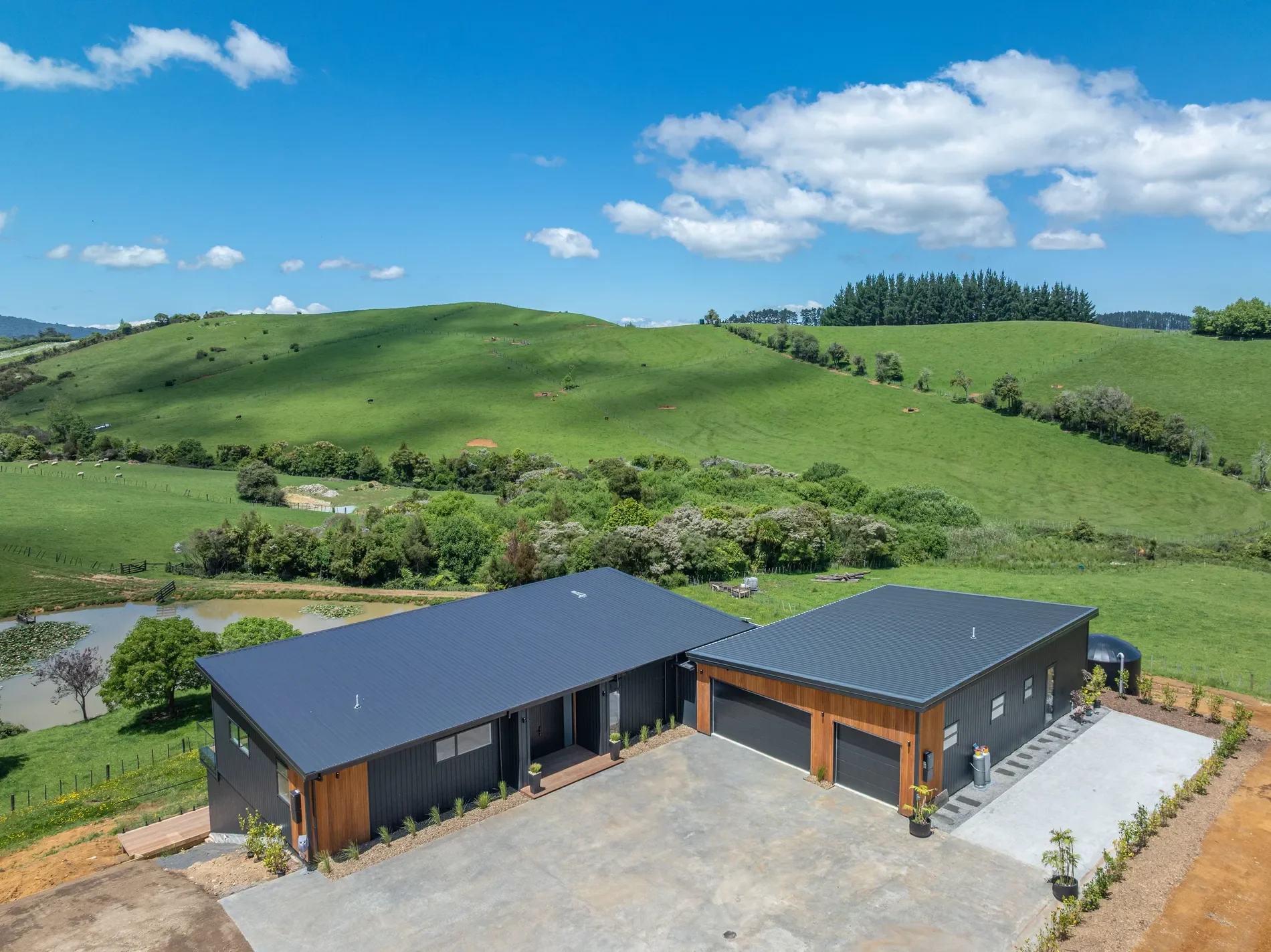 Exterior photo 6