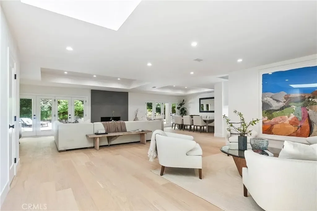 16430 Dorado Drive, Los Angeles, California, United States. - Photo 2