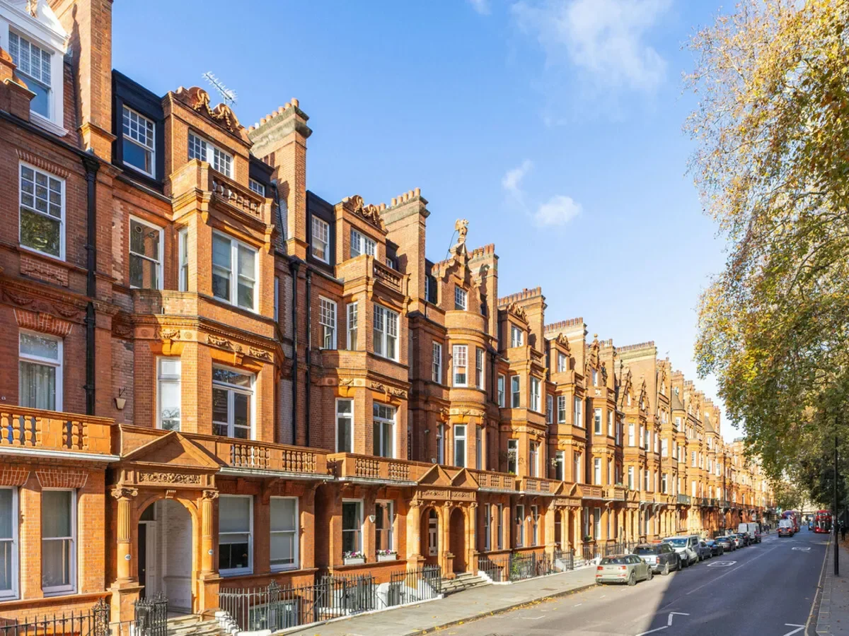 Lower Sloane Street, London, SW1W, London, England, United Kingdom. - Photo 1