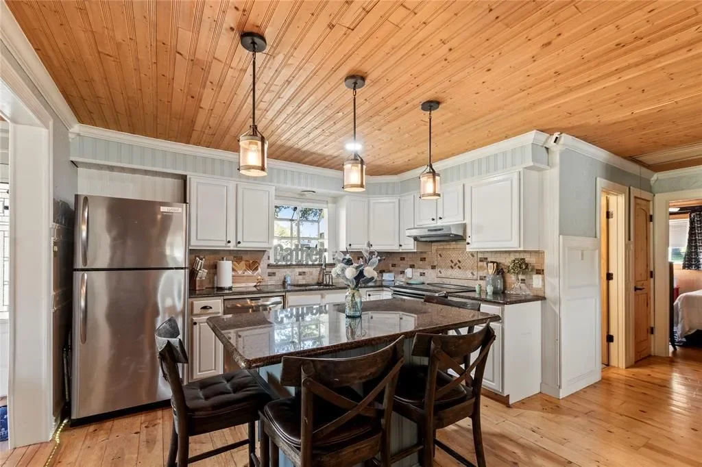 230 Bushwhacker Drive, Gun Barrel City, Texas, United States. - Photo 3