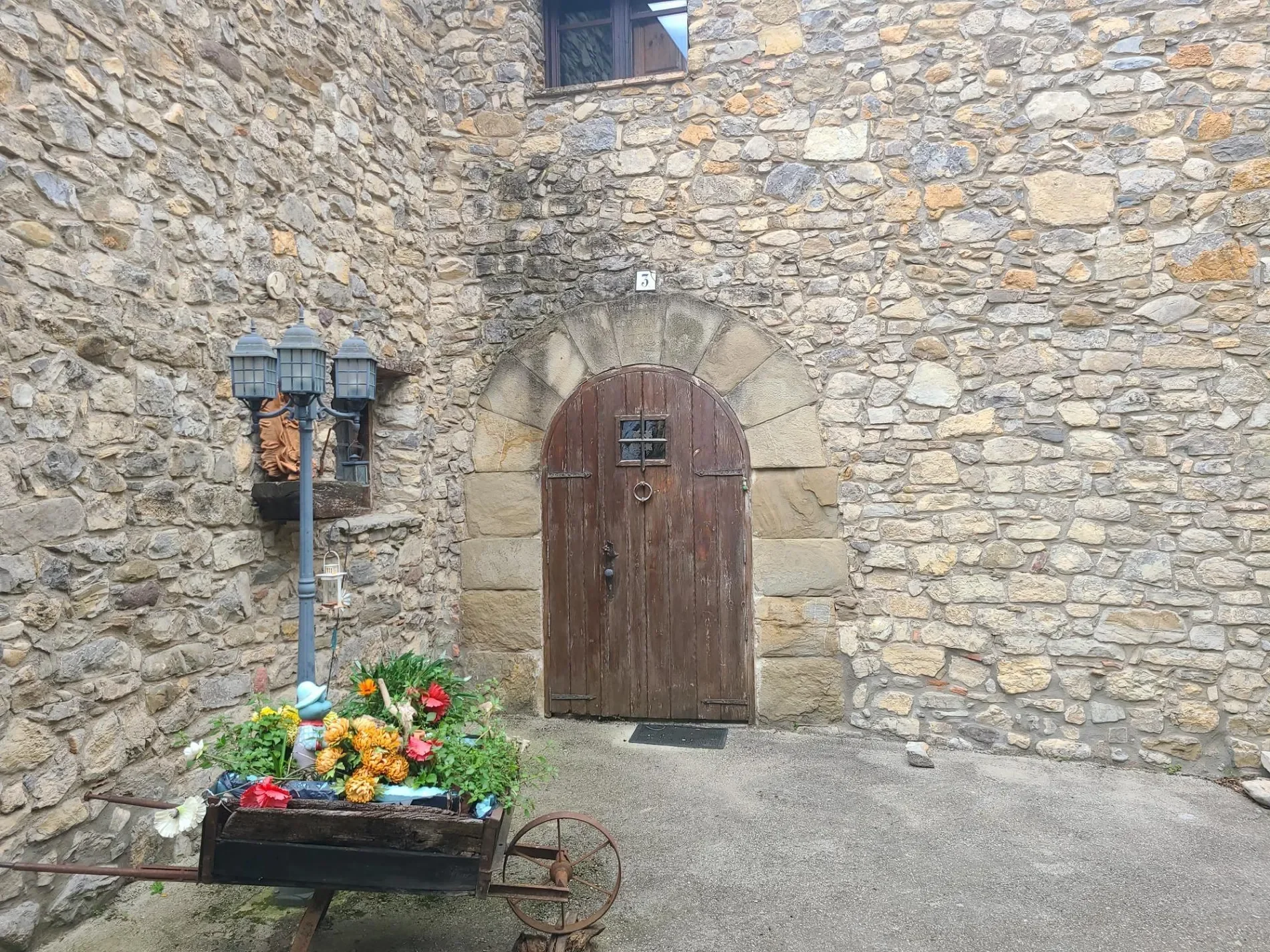 Exterior photo 9